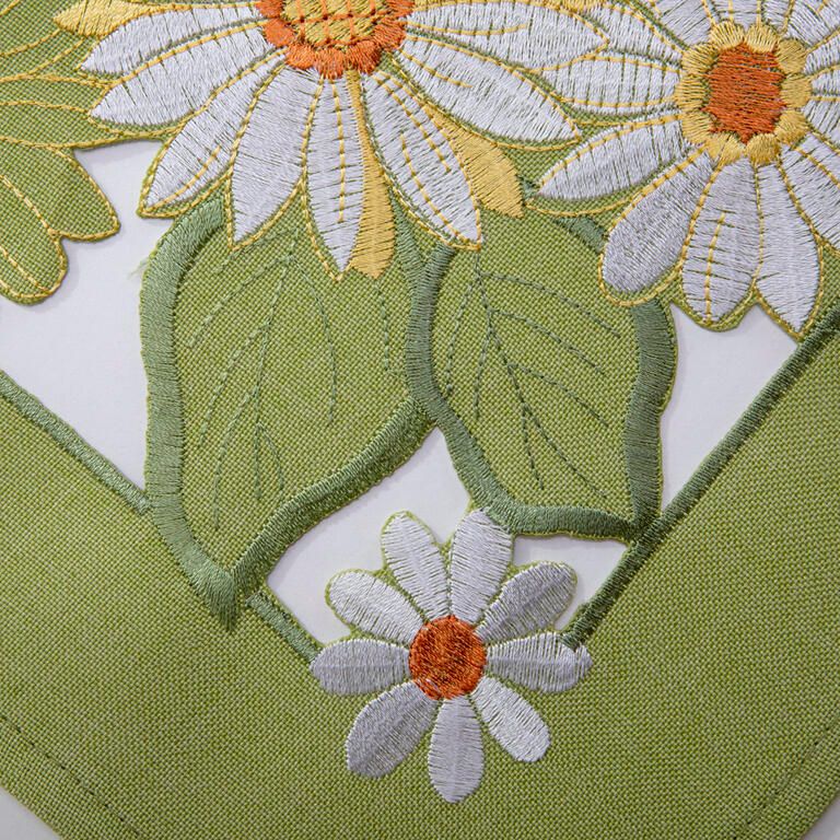 Behúň s výšivkou SEDMOKRÁSKY 40 x 110 cm - galéria #2